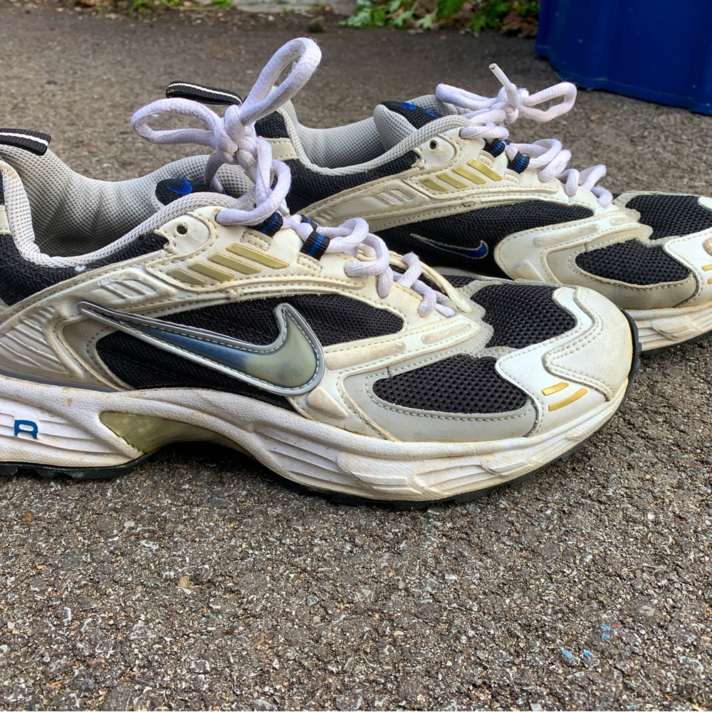 Vintage 1990 Nike Air sneakers
